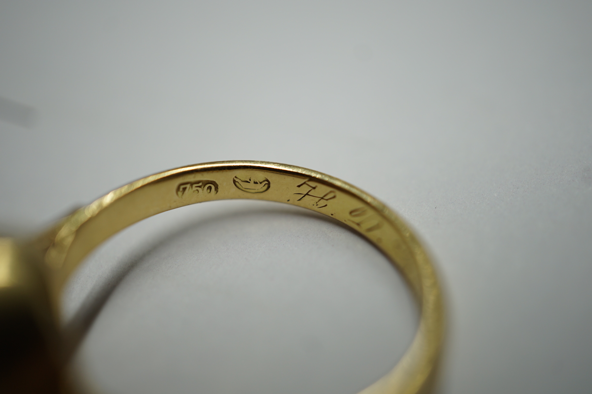 A George V 750 yellow metal and oval cut citrine set ring, size Q, gross weight 5.6 grams.